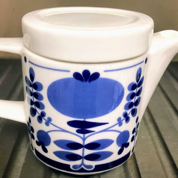 Porcelain Single-Serve Teapot / Coffee Pot with Lid by Colditz Inglasur - Picture 2 of 4